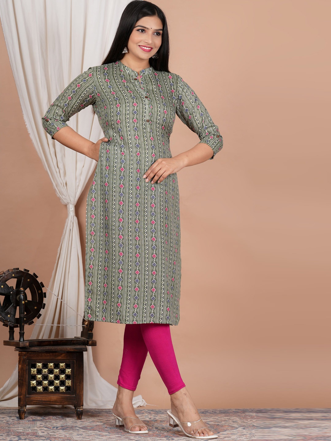 

ZOYOTO Ethnic Motifs Printed Straight Kurta, Grey