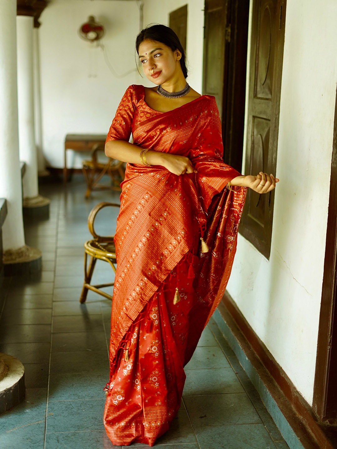 

ALMAARI FASHION Ethnic Motifs Pure Silk Designer Kanjeevaram Saree, Red