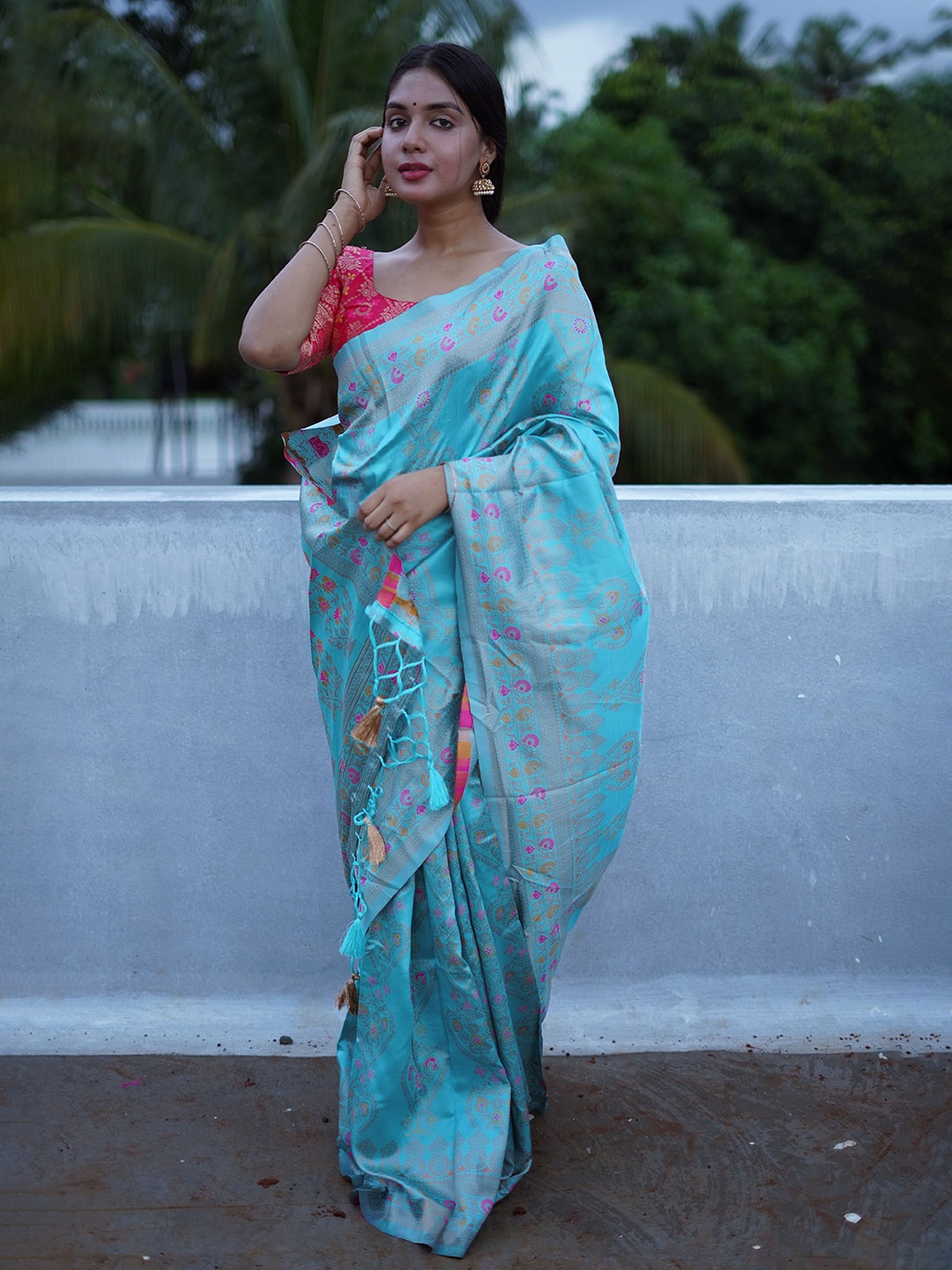 

ALMAARI FASHION Blue Ethnic Motifs Pure Silk Designer Kanjeevaram Saree