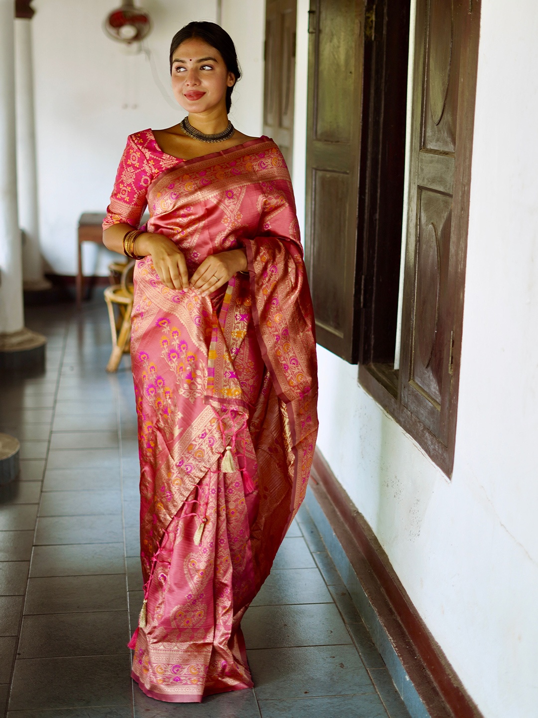 

ALMAARI FASHION Ethnic Motifs Pure Silk Designer Kanjeevaram Saree, Pink