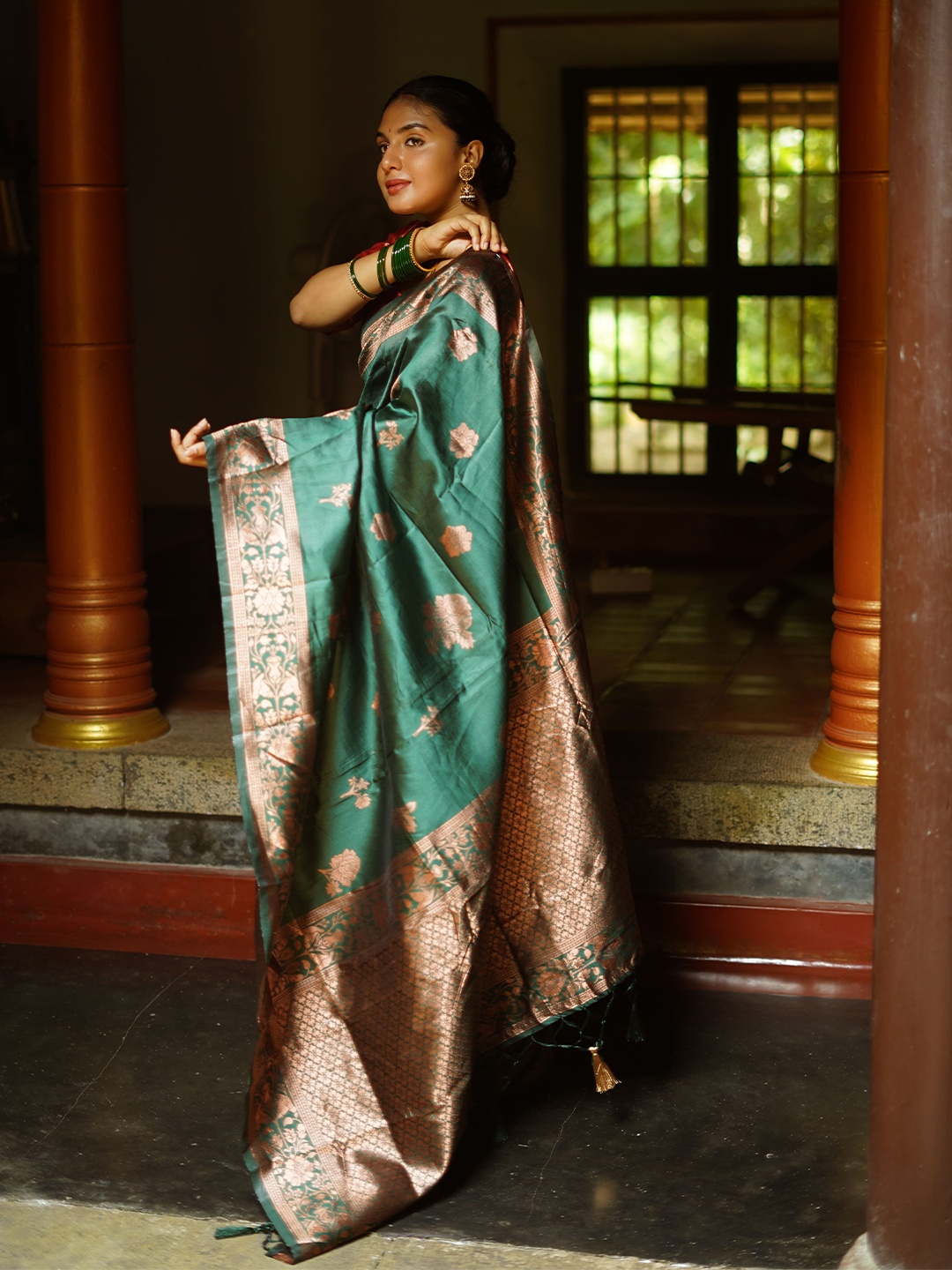 

ALMAARI FASHION Green Ethnic Motifs Pure Zari Silk Designer Kanjeevaram Saree