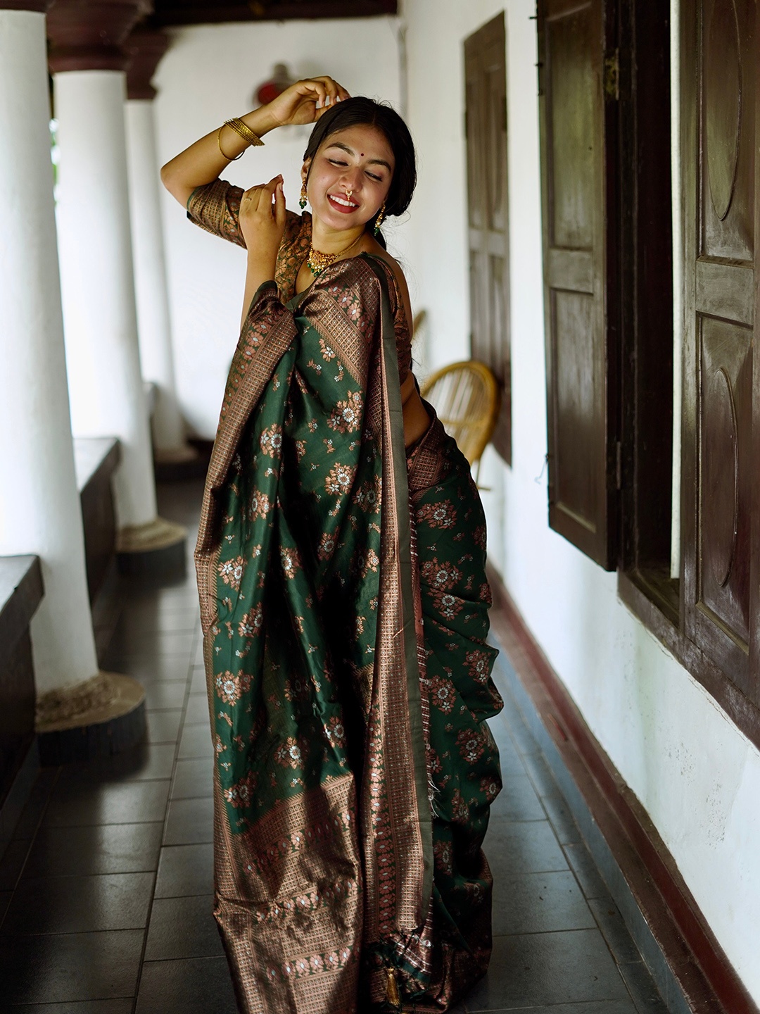 

ALMAARI FASHION Green Ethnic Motifs Pure Silk Designer Kanjeevaram Saree