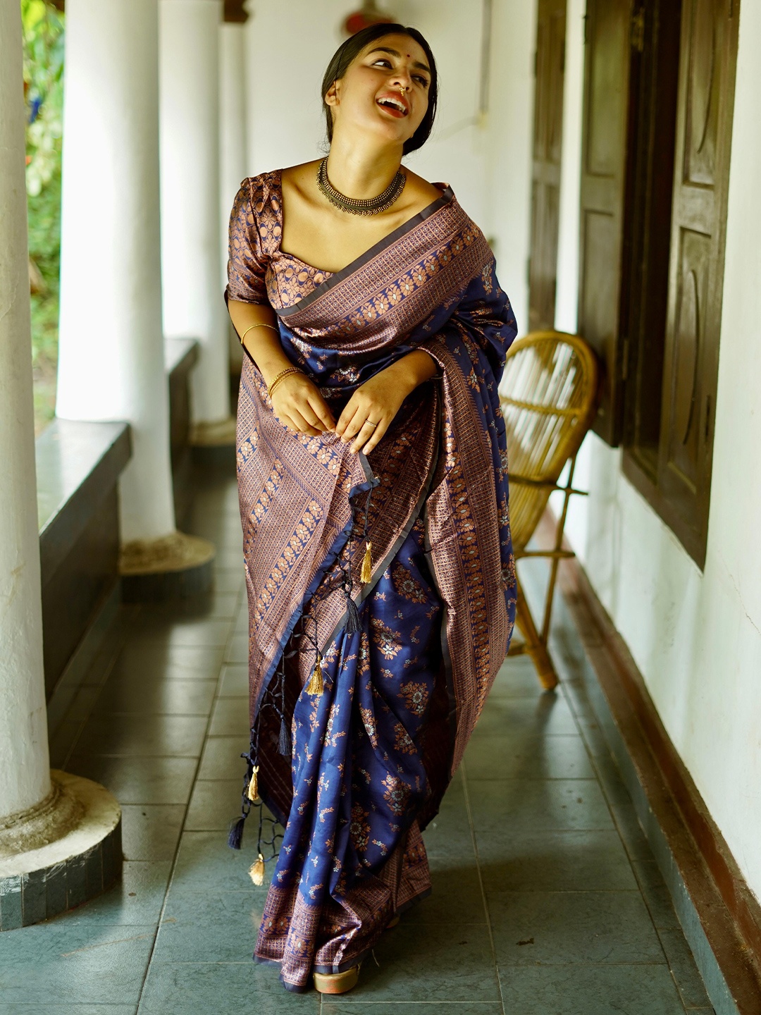 

ALMAARI FASHION Blue Ethnic Motifs Pure Silk Designer Kanjeevaram Saree