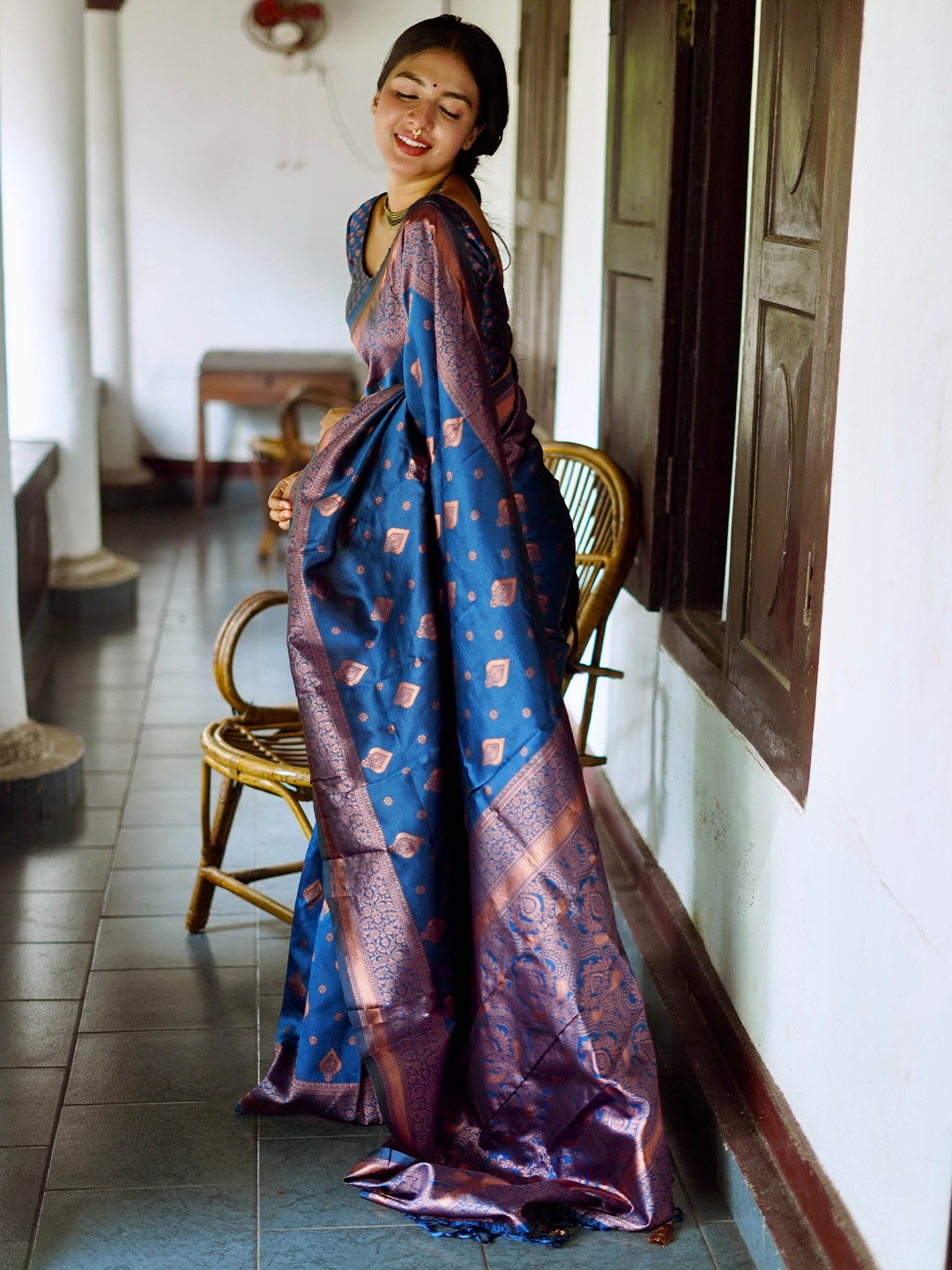 

ALMAARI FASHION Ethnic Motifs Pure Silk Designer Kanjeevaram Saree, Blue