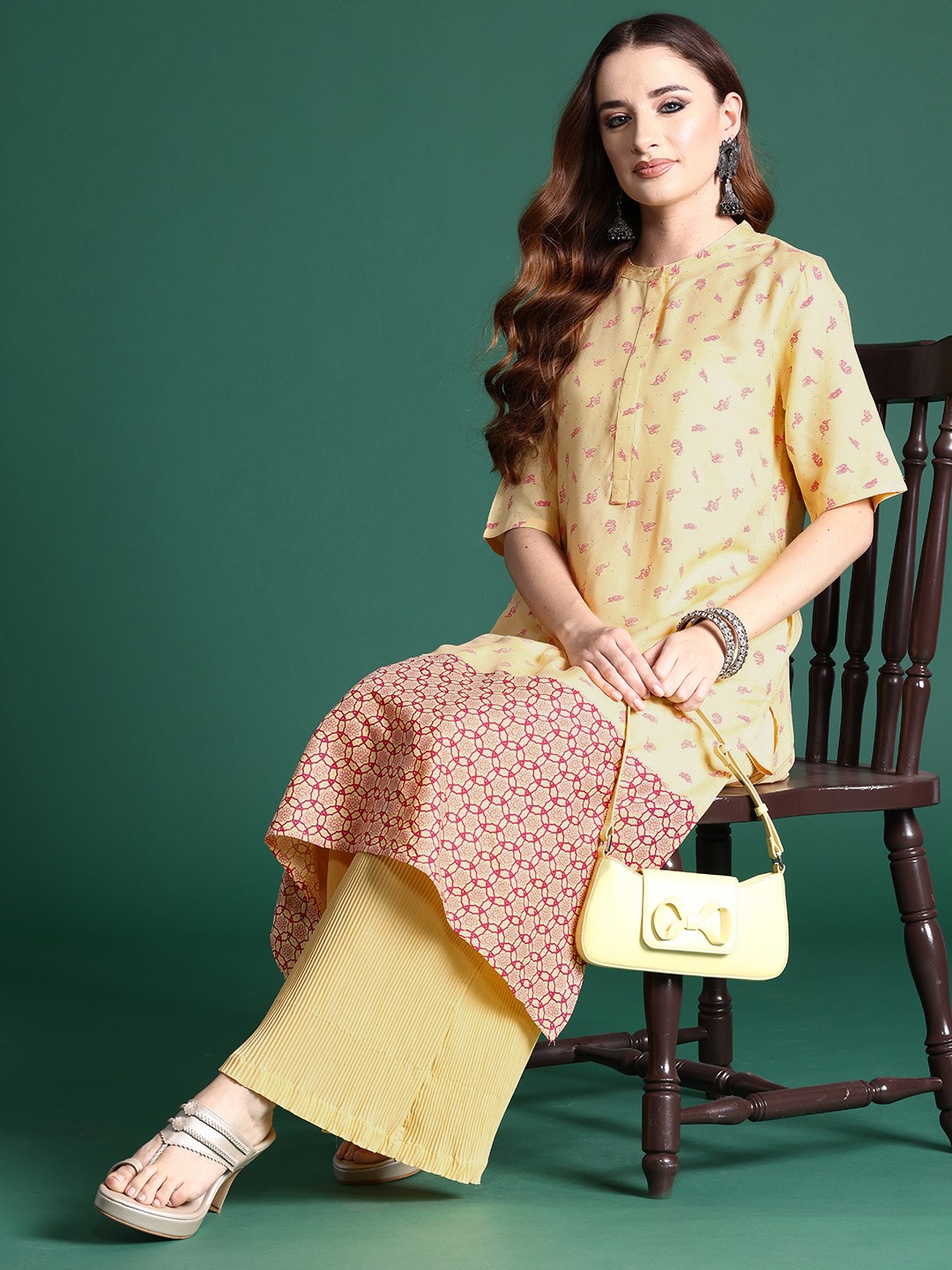 

Sangria Women Printed Regular Kurta with Palazzos, Yellow