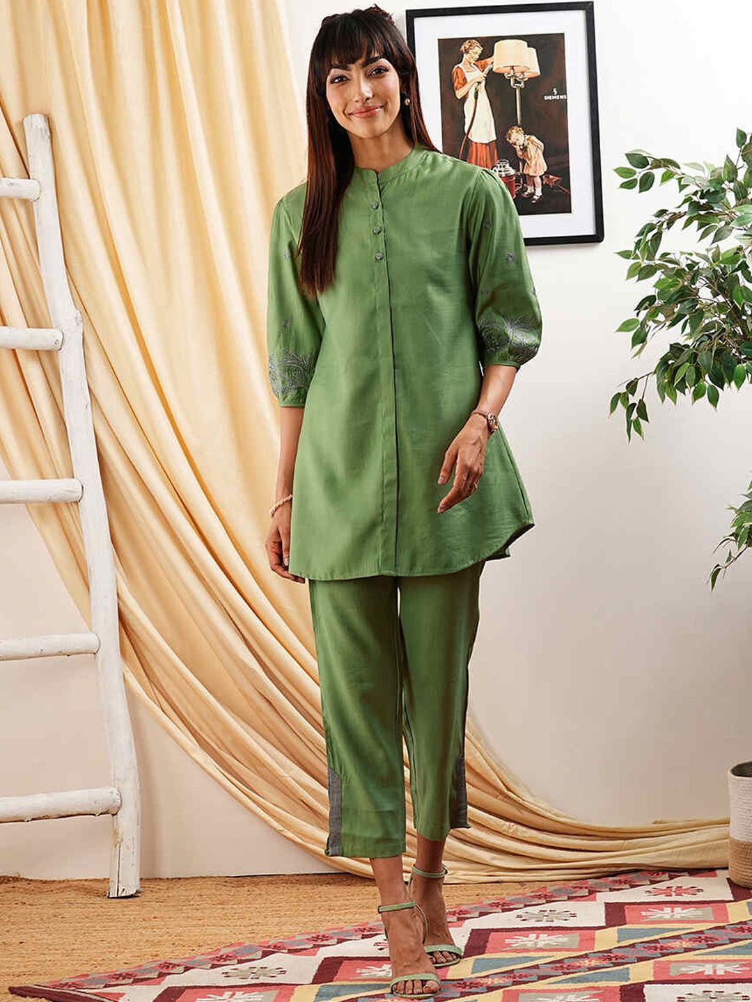

ZOLA Ethnic Motifs Embroidered Ethnic Tunic With Trouser, Olive