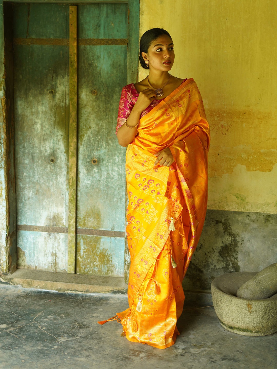 

ALMAARI FASHION Ethnic Motifs Pure Silk Kanjeevaram Saree, Yellow