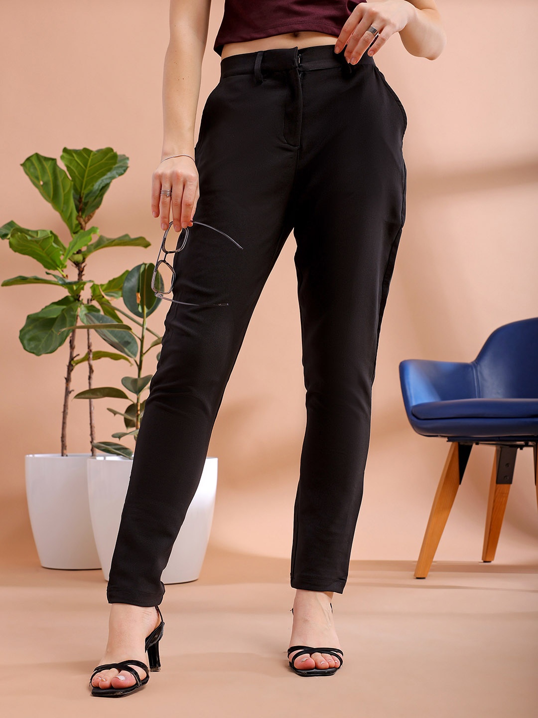 

Freehand by The Indian Garage Co Women Mid-Rise Trousers, Black