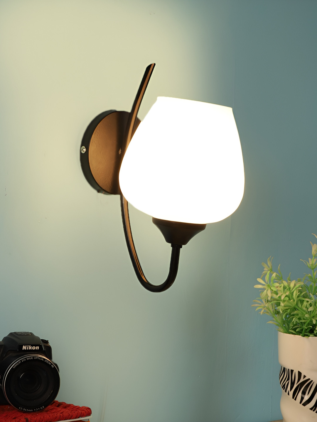 

ELIANTE Gold Toned Contemporary Iron Wall Lamp