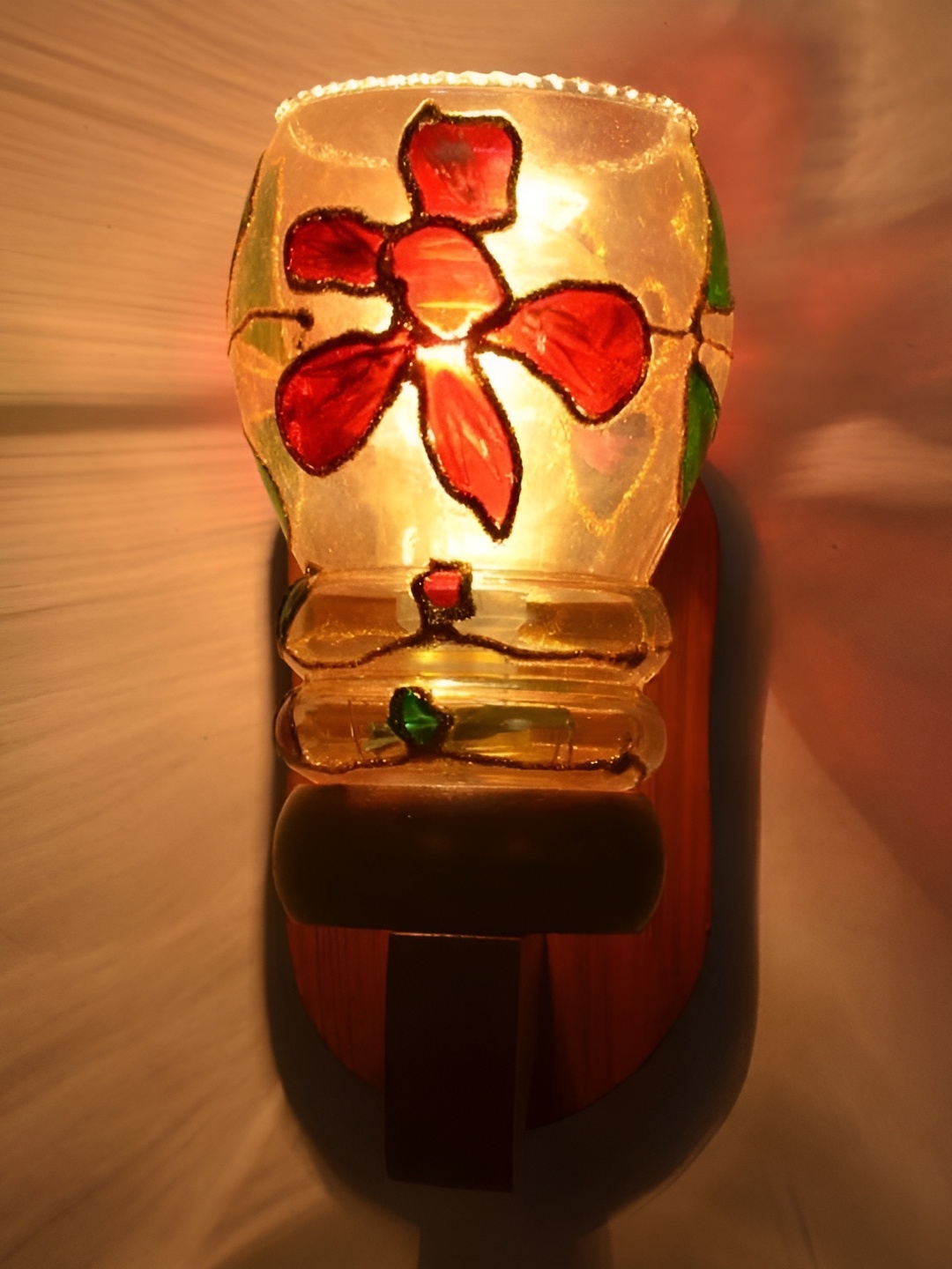 

Afast Red and Green Glass Wall Lamp