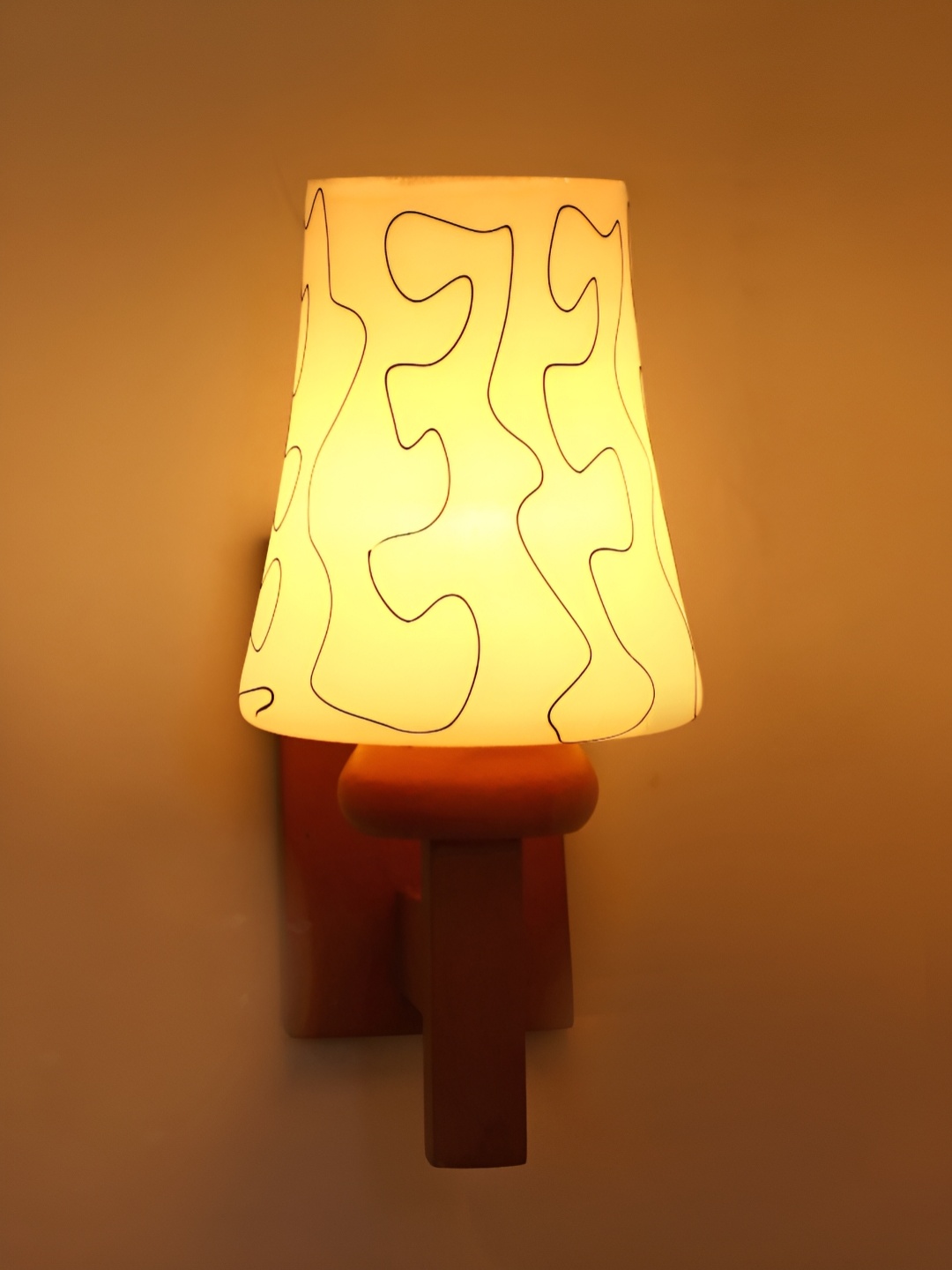 

Afast Black & White Printed Glass Wall Lamp