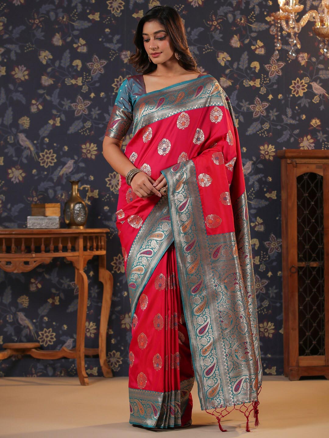 

House of Pataudi Woven Design Banarasi Saree, Pink