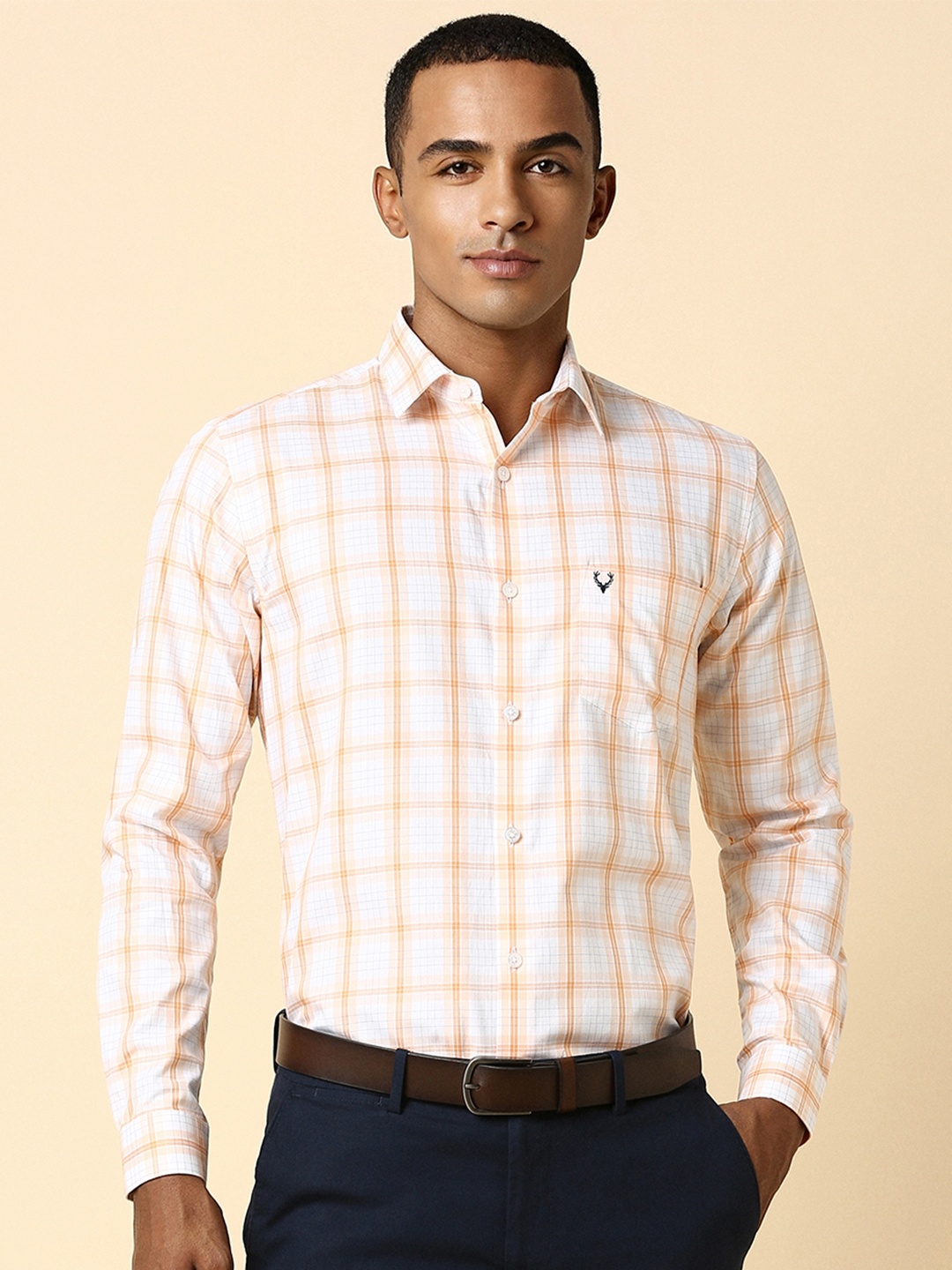 

Allen Solly Men White Slim Fit Checked Formal Shirt