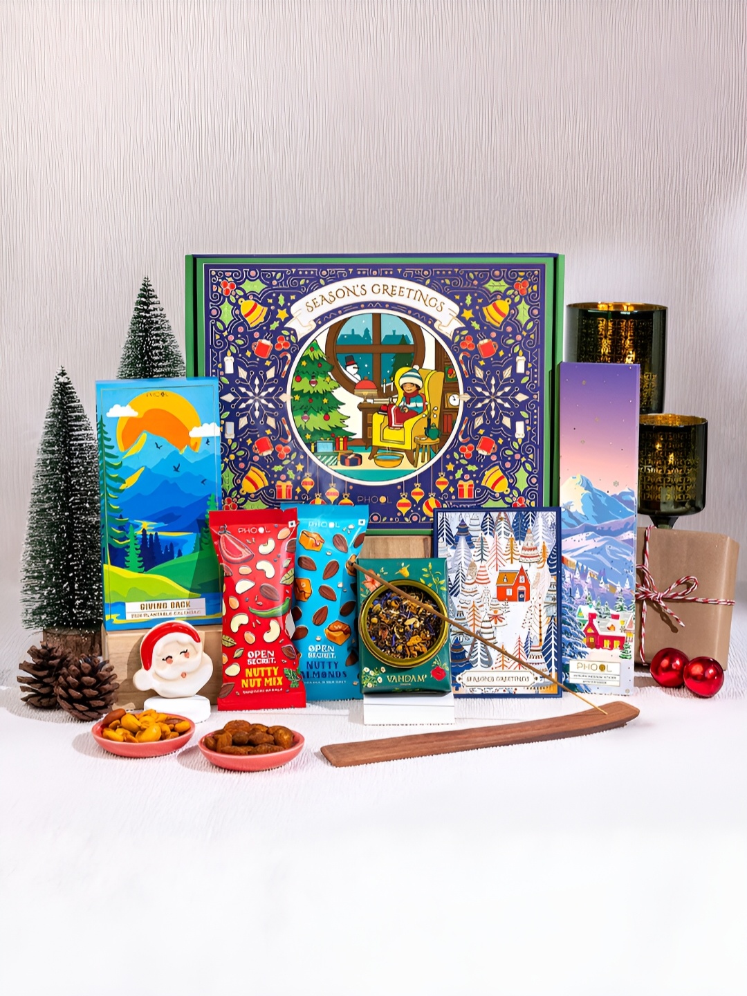 

Phool Winter Cheer Gift Box, Gold