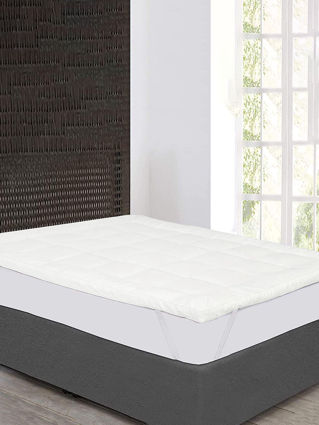 

Jaipur Linen White Quilted Breathable Mattress Protector