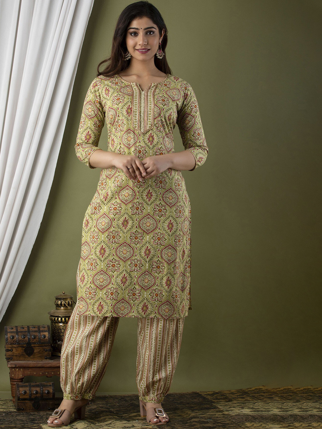 

KALINI Women Green Ethnic Motifs Printed Regular Kurta with Palazzos