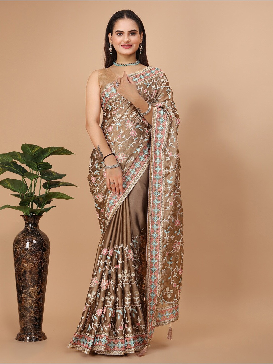 

VAIRAGEE Floral Woven Design Embroidered Saree, Brown