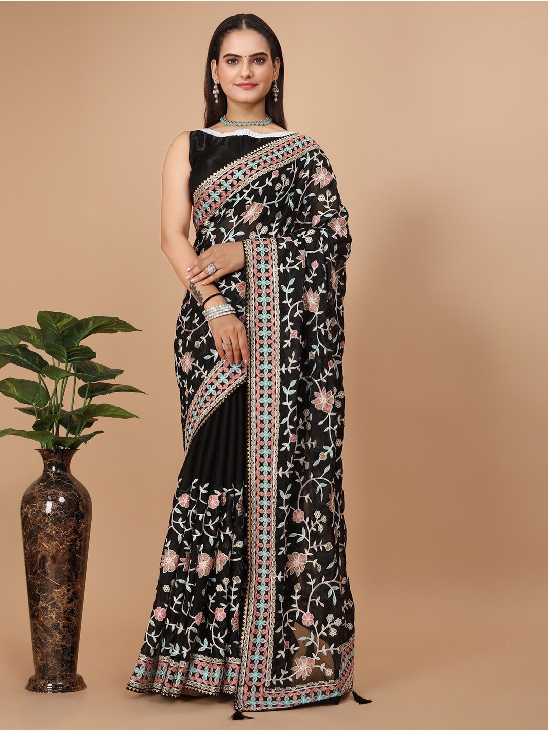 

VAIRAGEE Floral Woven Design Embroidered Saree, Black