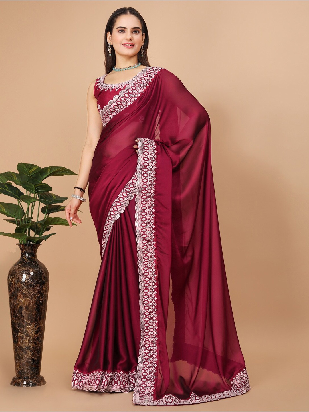 

VAIRAGEE Embroidered Border Saree, Burgundy