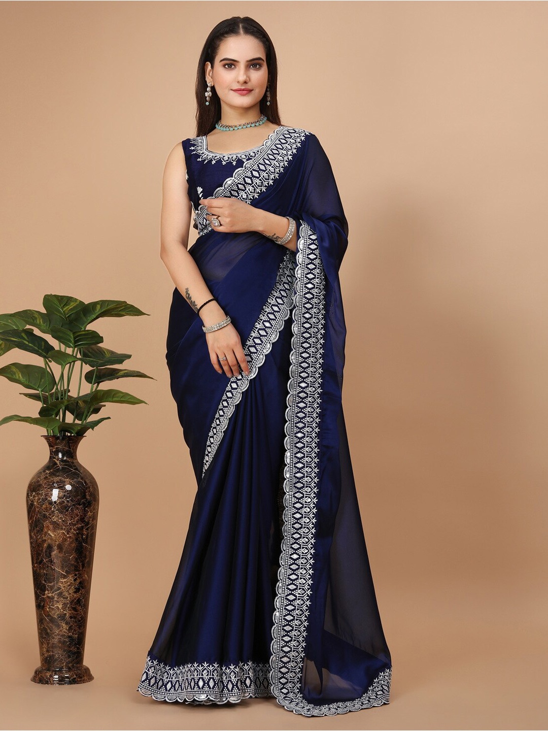 

VAIRAGEE Embroidered Woven Design Saree, Navy blue