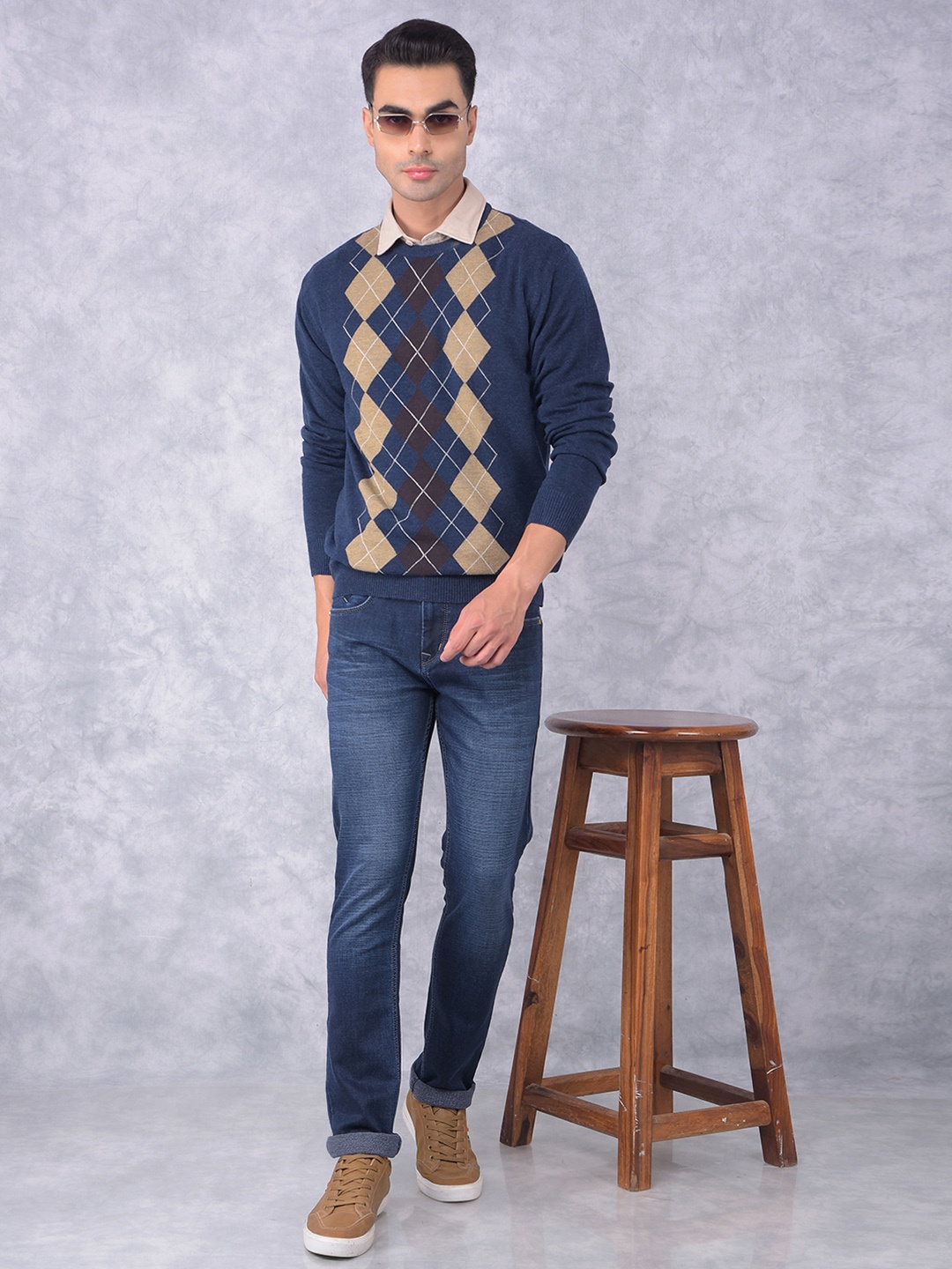 

Crimsoune Club Geometric Self Design V-Neck Pullover, Navy blue