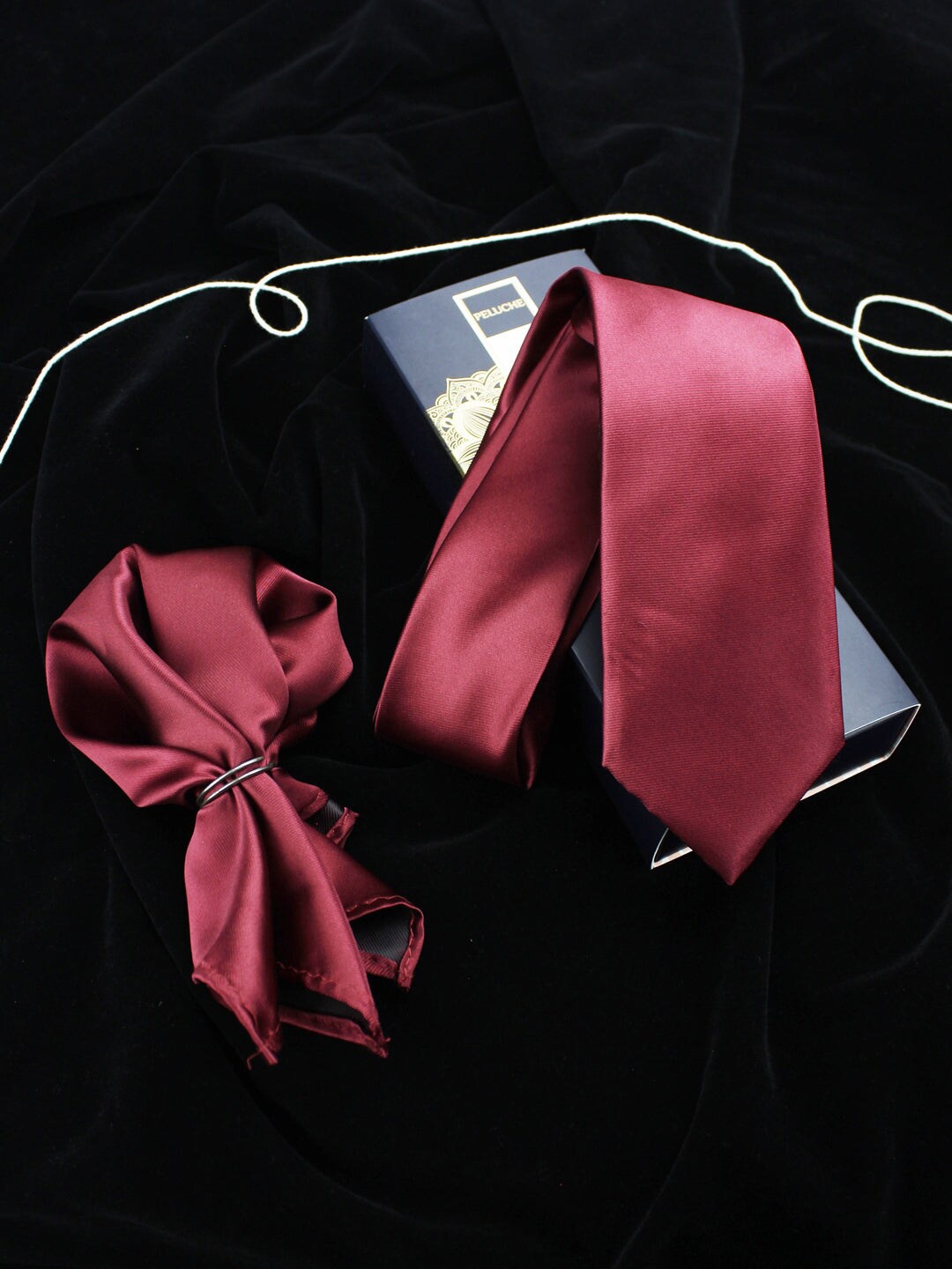 

Peluche Men Neck Tie & Pocket Square Set, Maroon