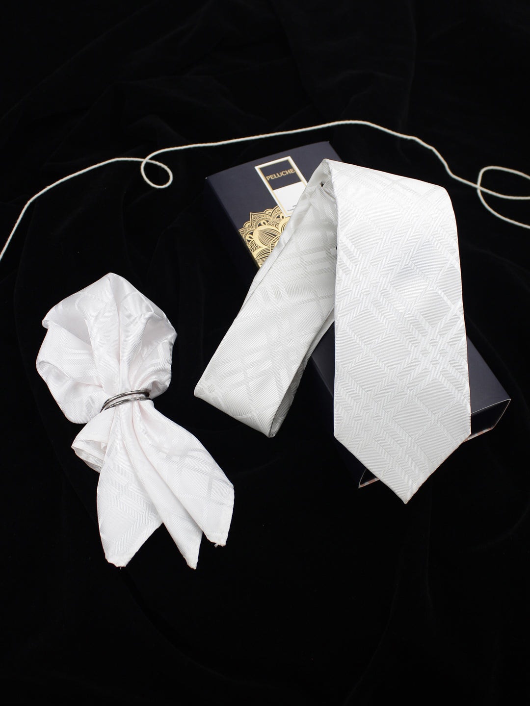 

Peluche Men Neck Tie & Pocket Square Set, White