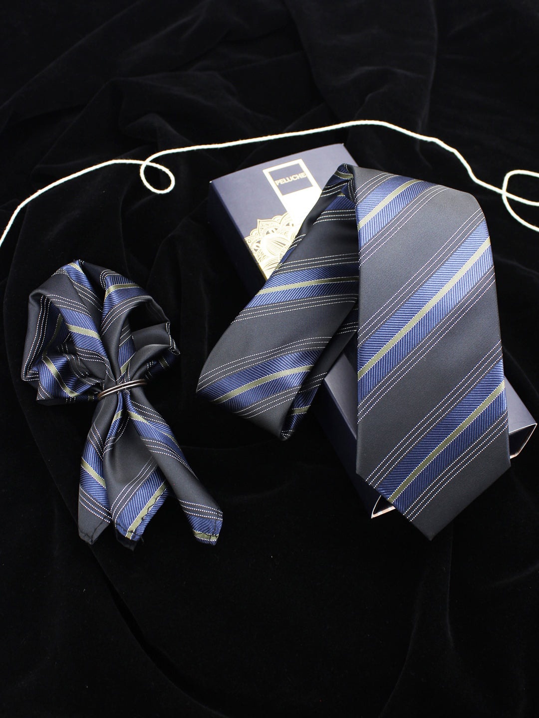 

Peluche Men Neck Tie & Pocket Square Set, Black