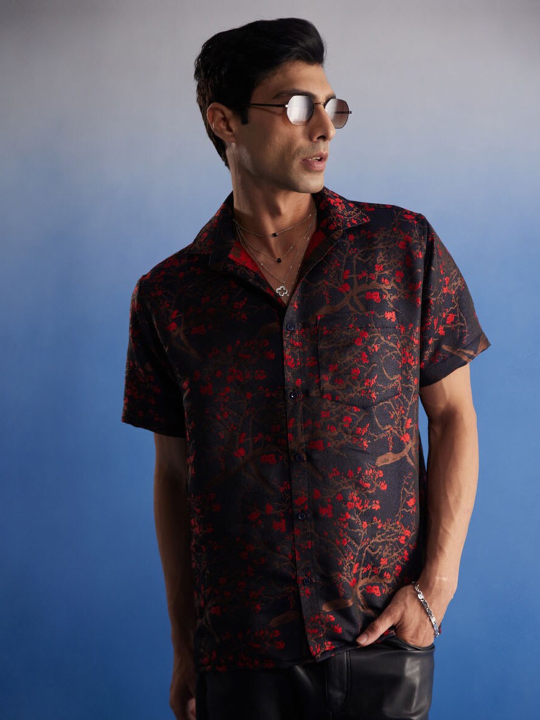 

VASTRAMAY Premium Floral Printed Cutaway Collar Silk Casual Shirt, Black