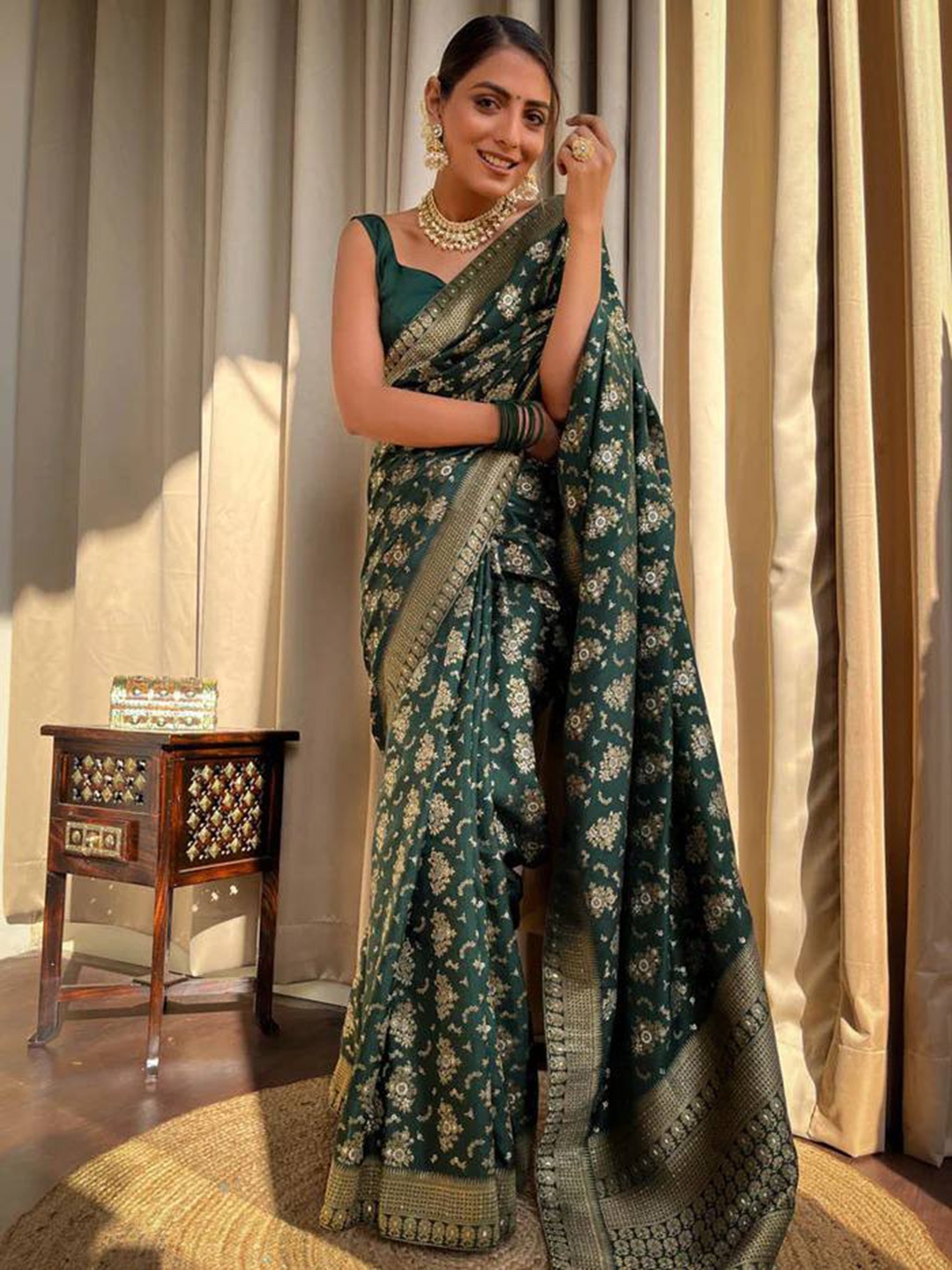 

TIEXA Ethnic Motifs Pure Silk Banarasi Saree, Green