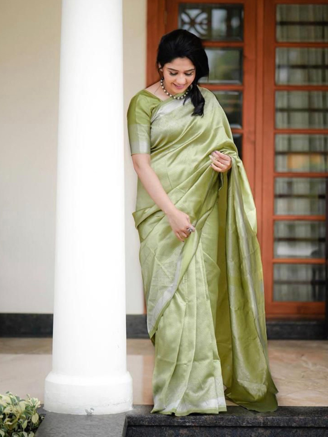 

TIEXA Ethnic Motifs Pure Silk Banarasi Saree, Lime green