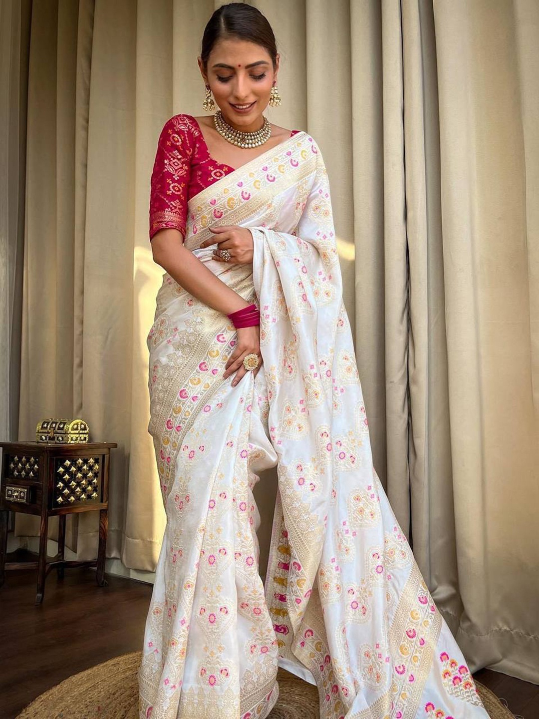 

TIEXA Ethnic Motifs Pure Silk Banarasi Saree, White