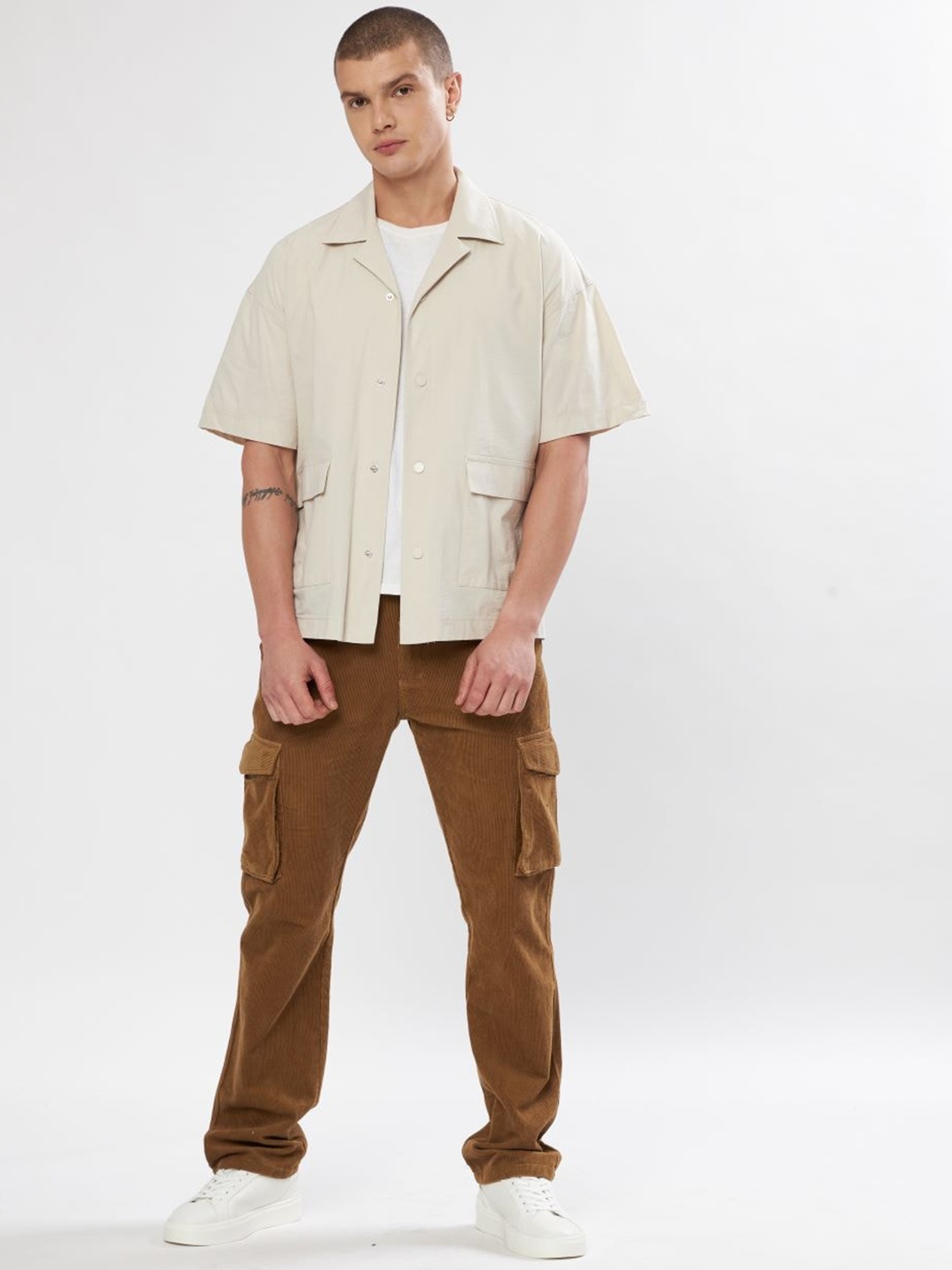 

UNITED DENIM Men Relaxed Cargos Trousers, Khaki