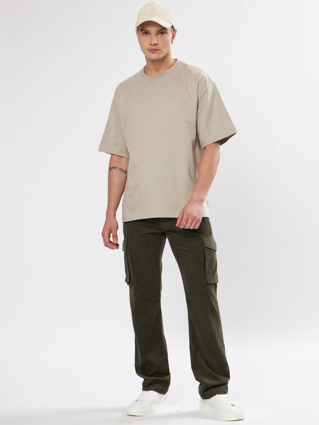 

UNITED DENIM Men Relaxed Fit Cargo Trousers, Green