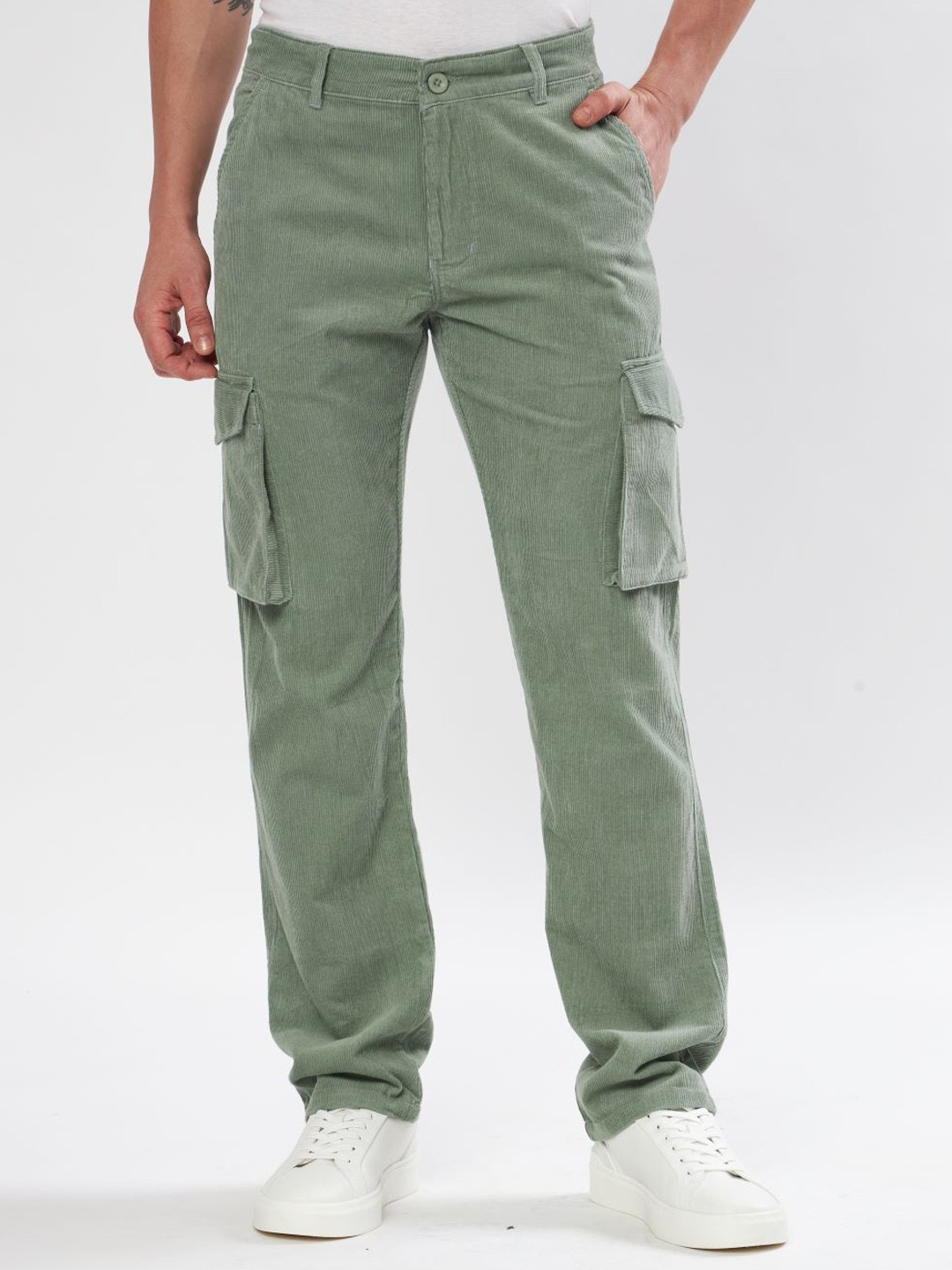 

UNITED DENIM Men Relaxed Regular Fit Mid-Rise Plain Cotton Cargos, Green