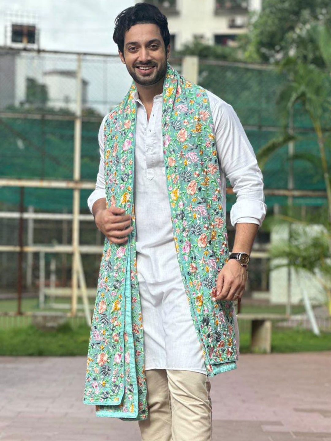 

Dupatta Bazaar Men Blue & Multicoloured Embroidered Dupatta with Thread Work