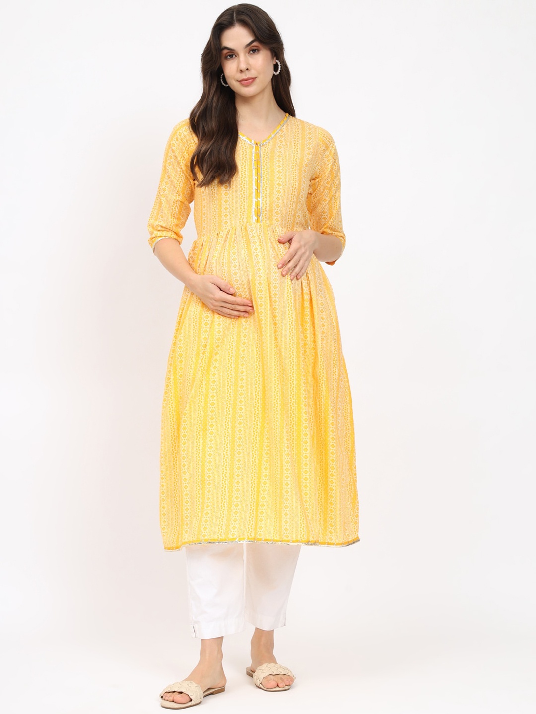 

Aujjessa Geometric Printed Maternity Pure Cotton Anarkali Kurta, Yellow