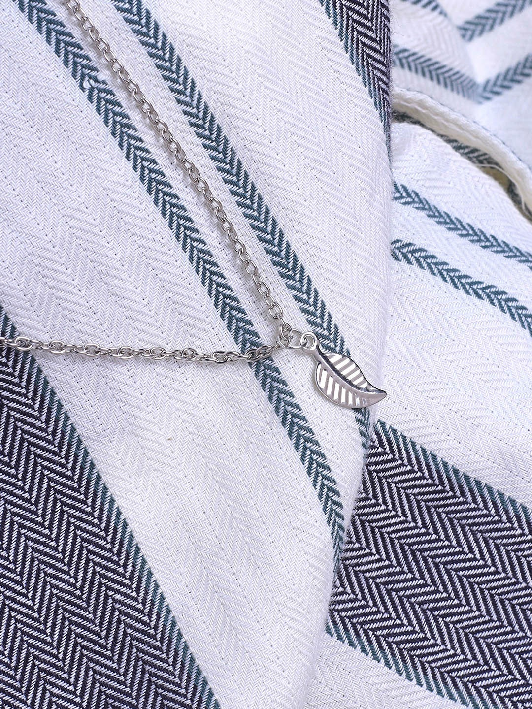 

Ayesha Leaf Shaped Pendant With Chain, Silver
