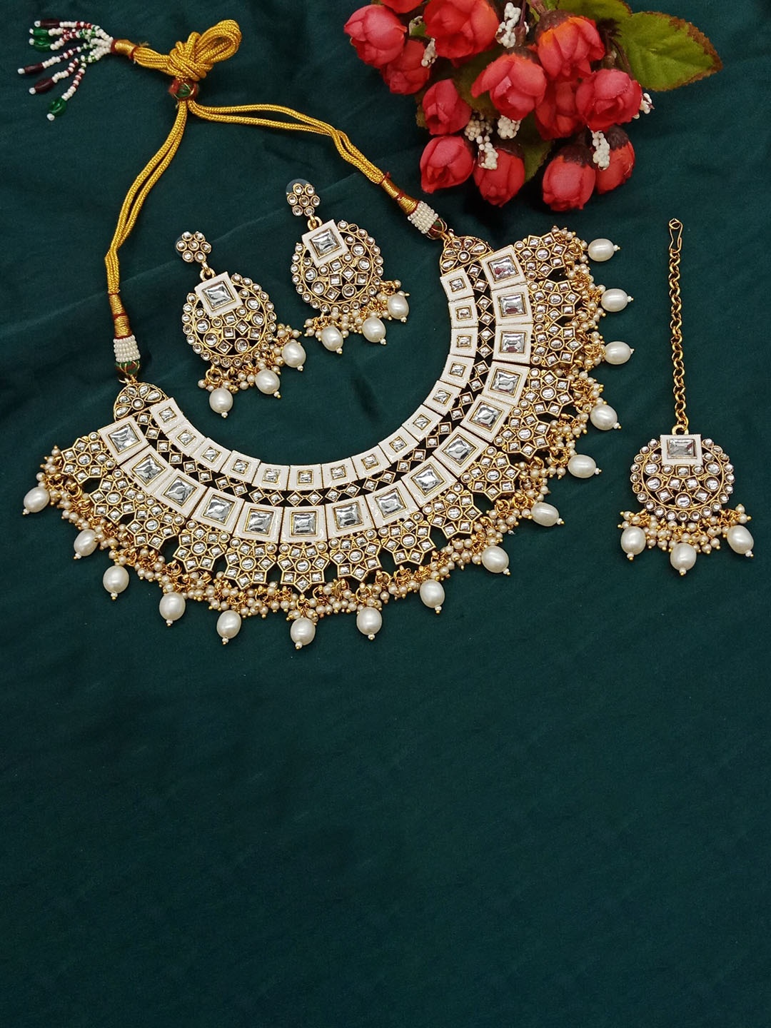 

AASHISH IMITATION Gold-Plated Kundan Studded & Beaded Jewellery Set, White