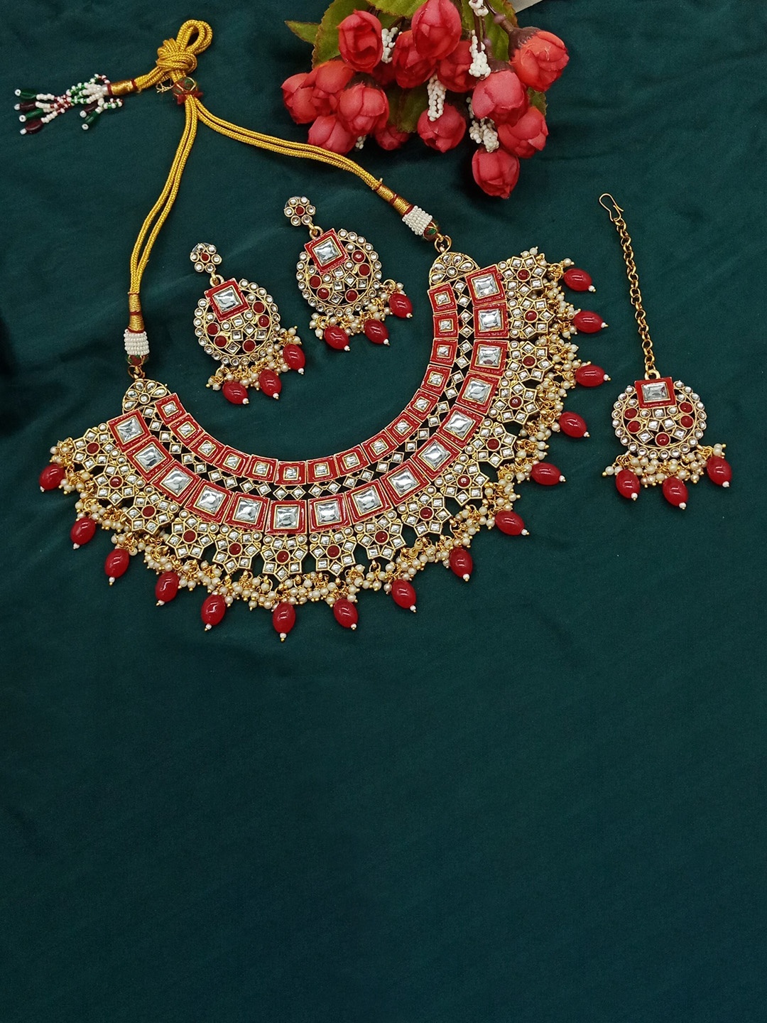 

AASHISH IMITATION Gold-Plated Kundan Studded & Beaded Jewellery Set