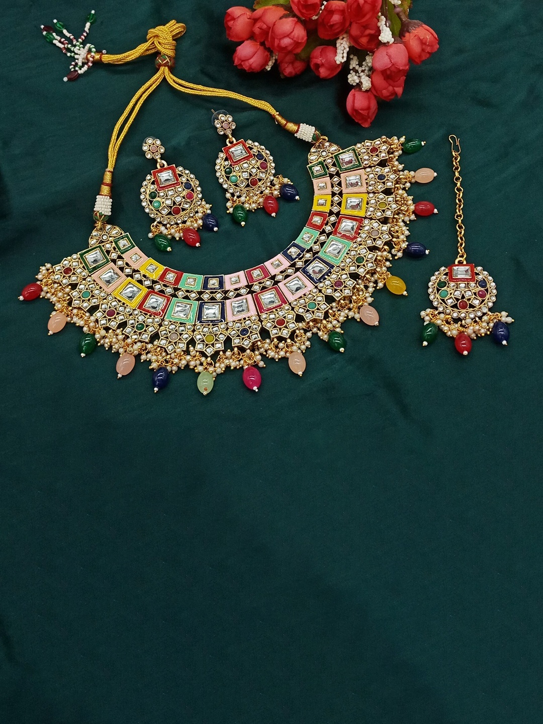 

AASHISH IMITATION Gold-Plated Kundan Studded & Beaded Jewellery Set