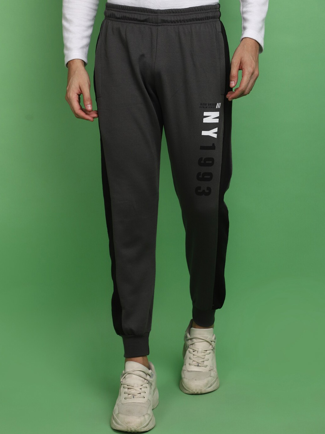 

V-Mart Men Colourblocked Mid-Rise Cotton Fleece Joggers, Grey