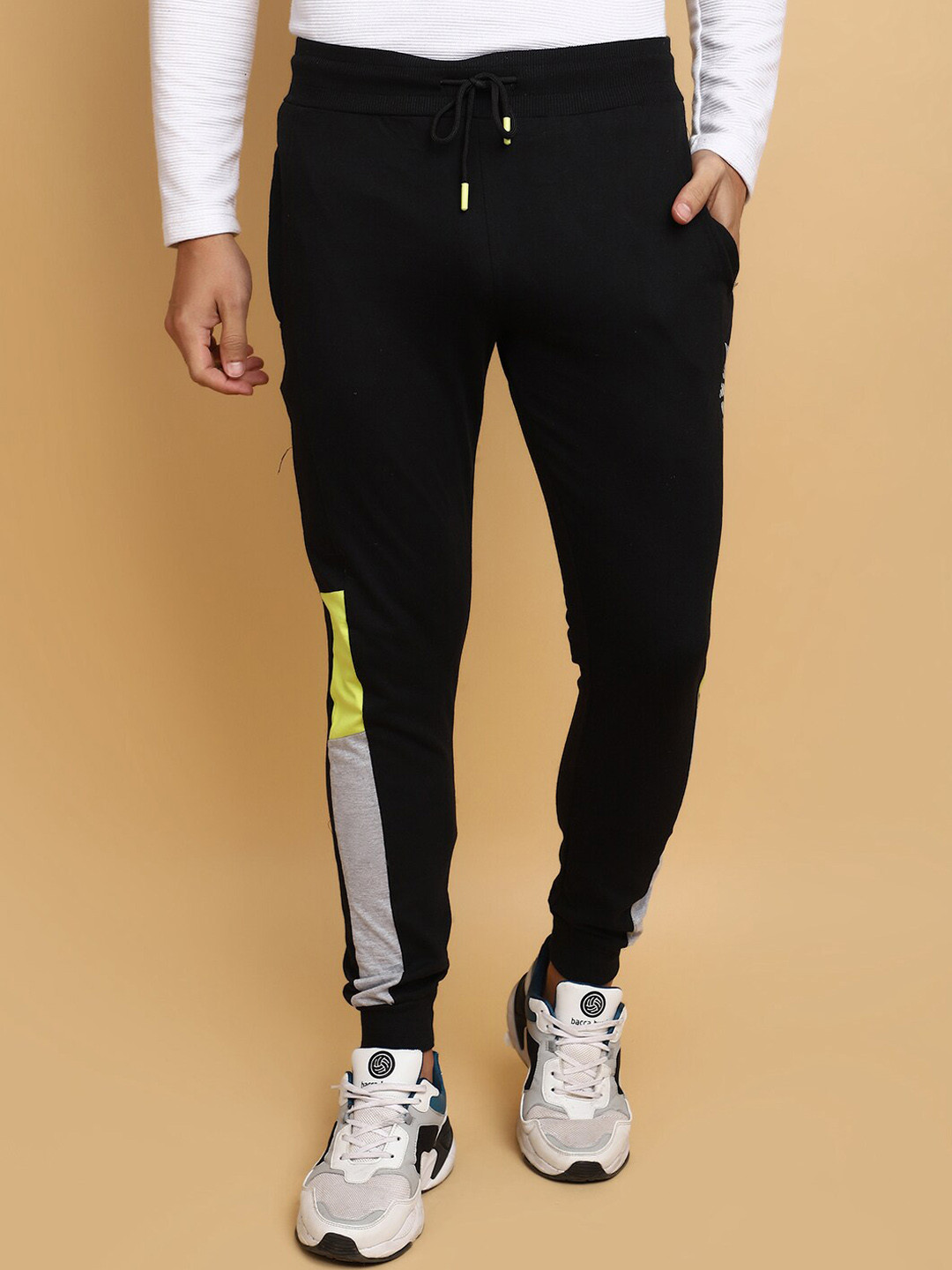 

V-Mart Men Colourblocked Mid-Rise Cotton Joggers, Black
