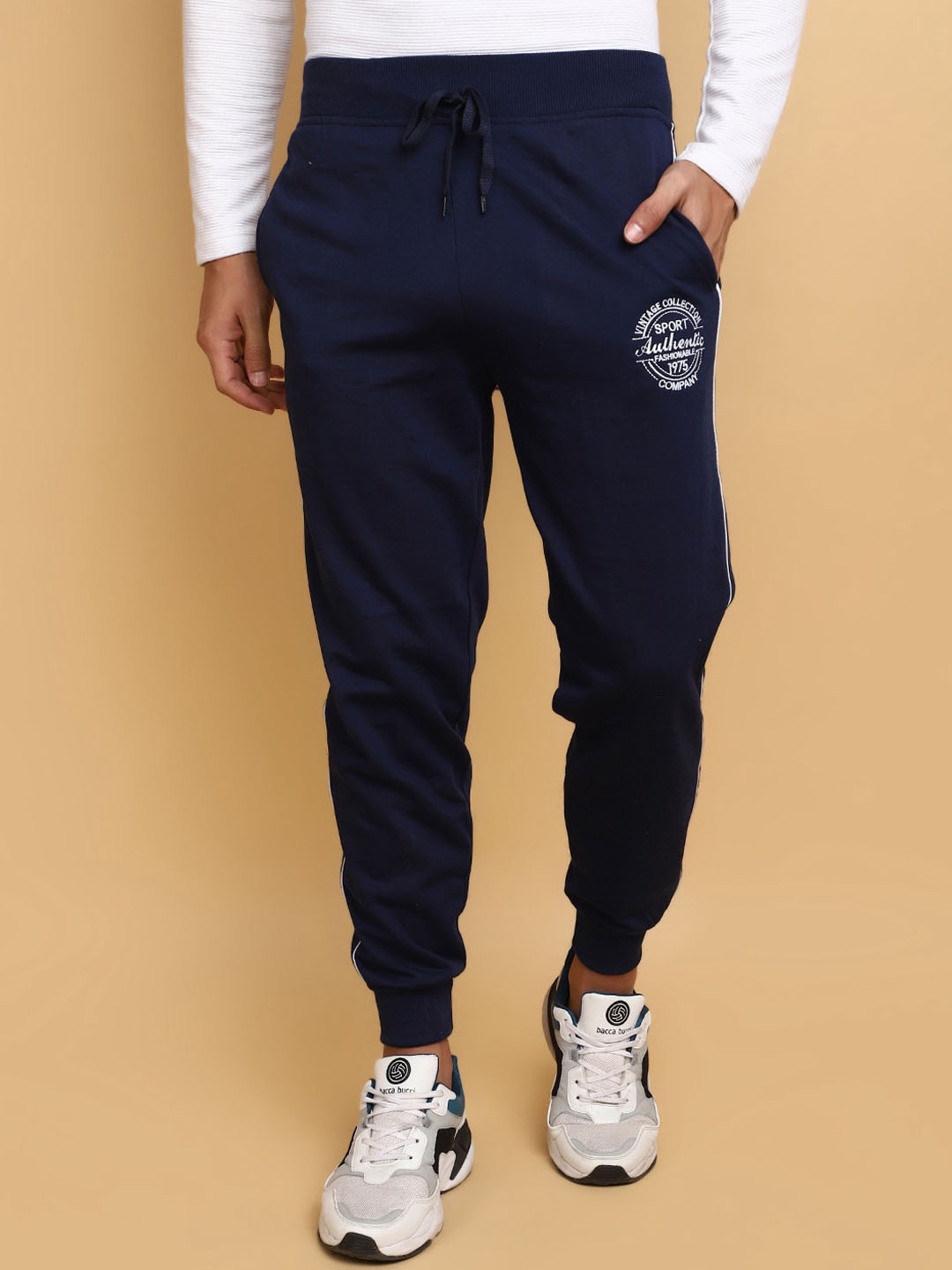 

V-Mart Men Colourblocked Spun Fleece Mid-Rise Joggers, Navy blue