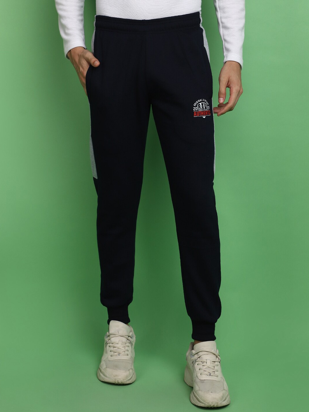 

V-Mart Men Mid-Rise Joggers, Blue