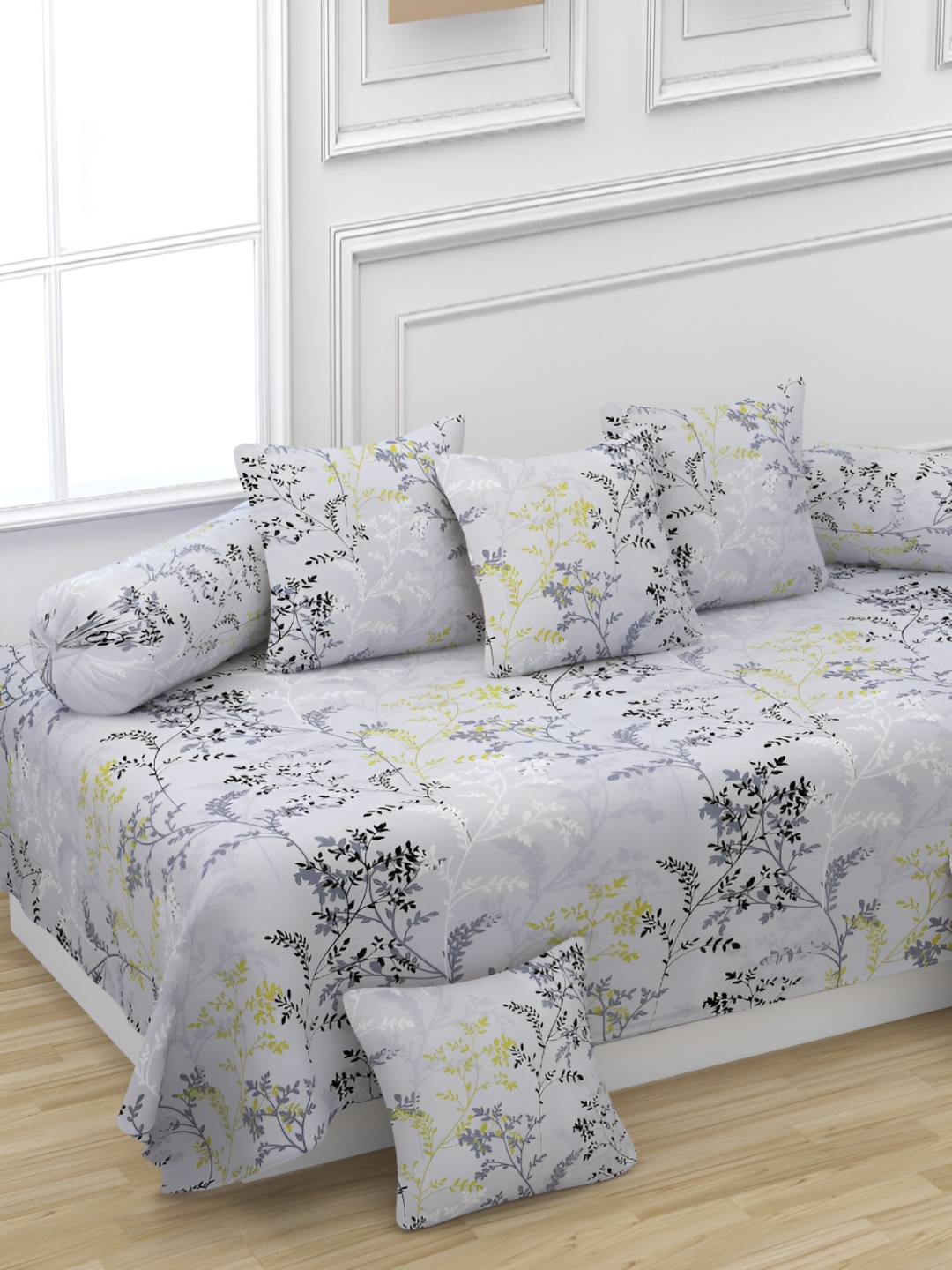 

CHHILAKIYA Grey & Black 8 Pcs Floral Printed Glace Cotton Diwan Set