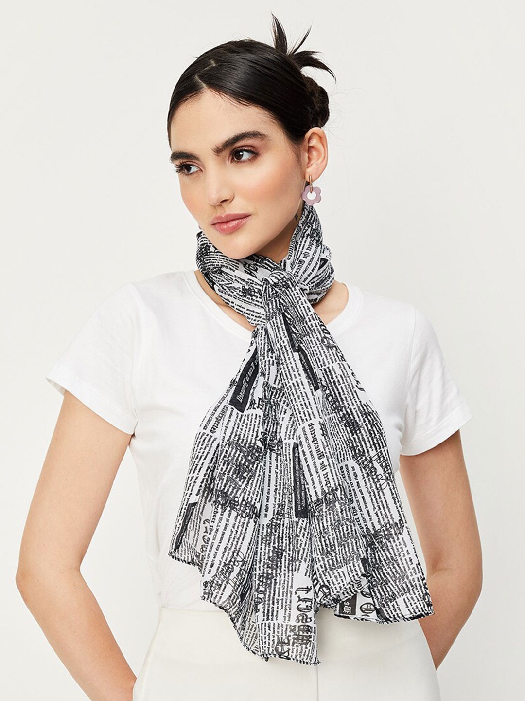 

max Typography Printed Scarf, White