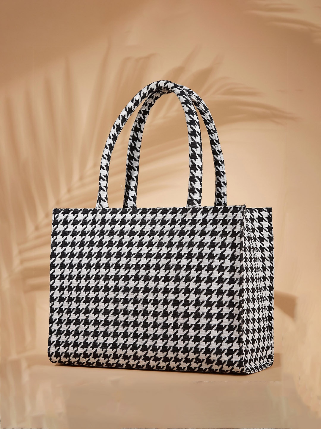 

Mast & Harbour Black & White Geometric Printed Shopper Oversized Tote Bag