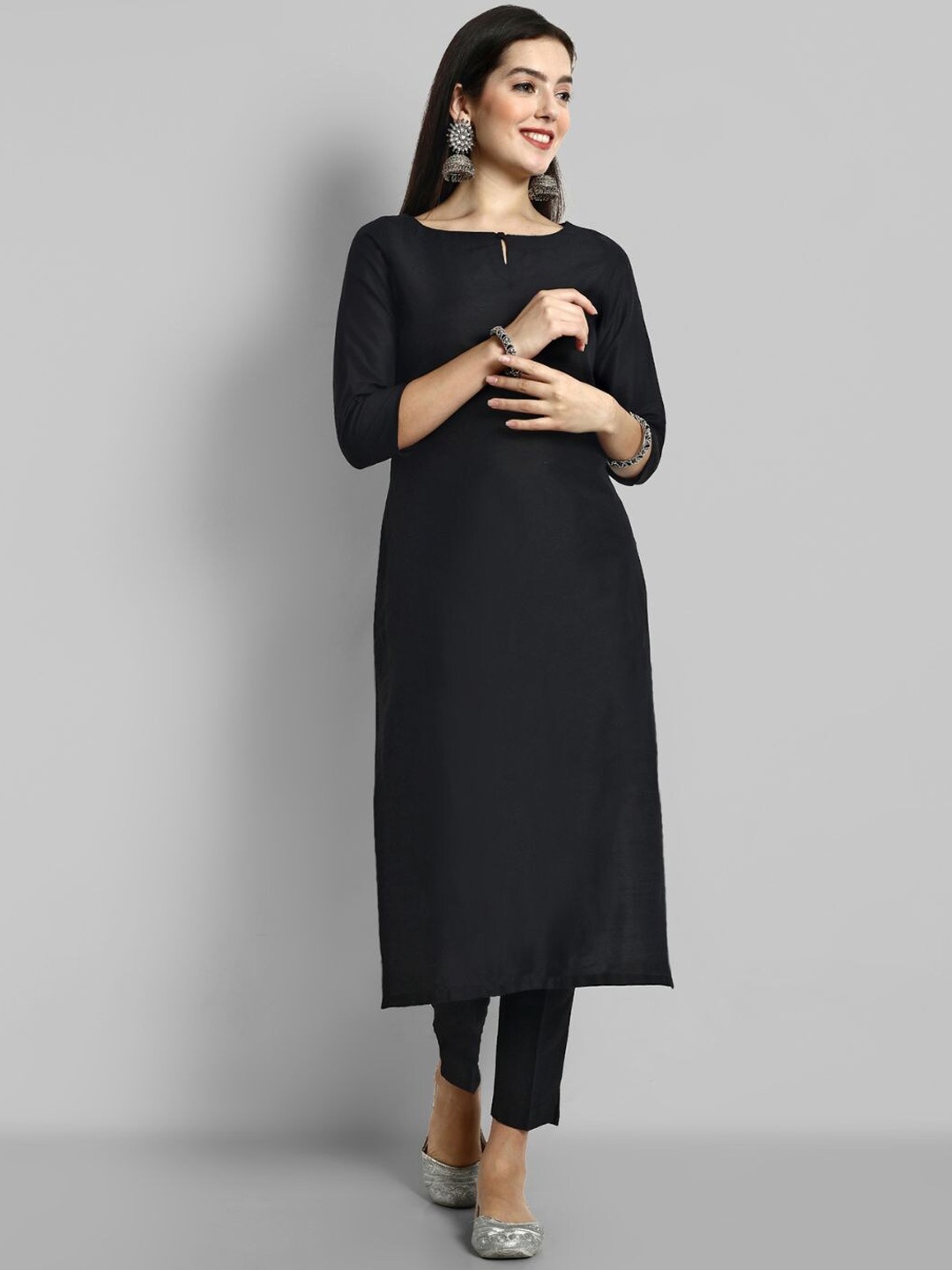 

Mera Rang Keyhole Neck Kurta With Trouser, Black