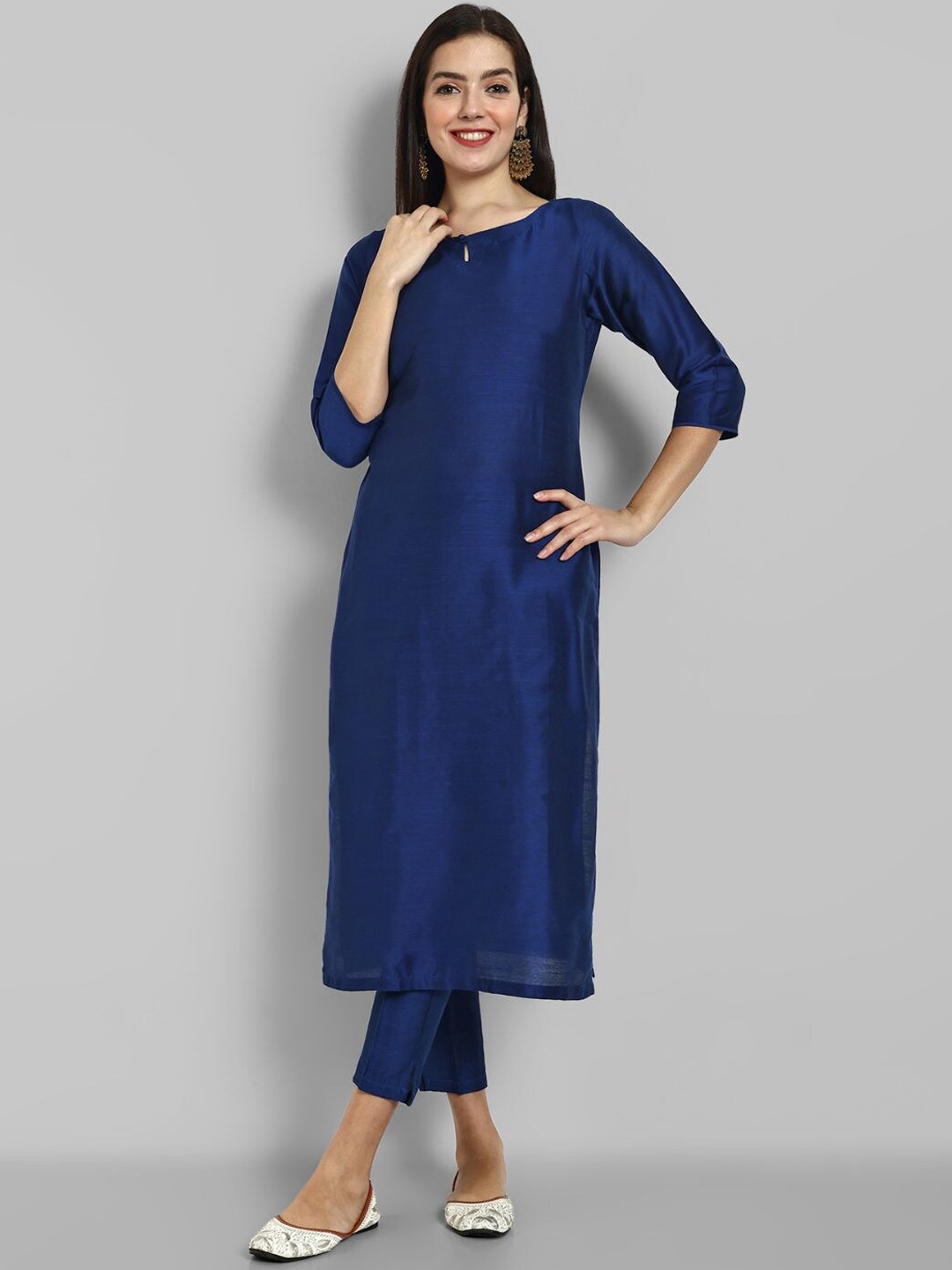 

Mera Rang Keyhole Neck Straight Kurta With Trouser, Blue